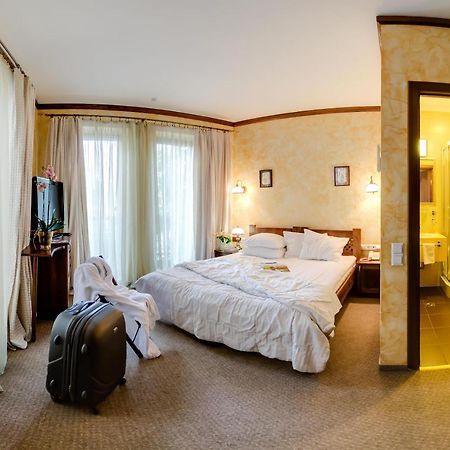 Pid Templem Hotel Ivano-Frankivs'k Luaran gambar
