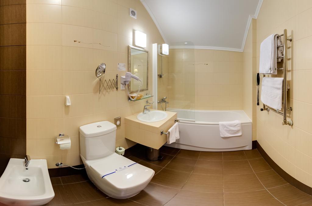 Pid Templem Hotel Ivano-Frankivs'k Luaran gambar