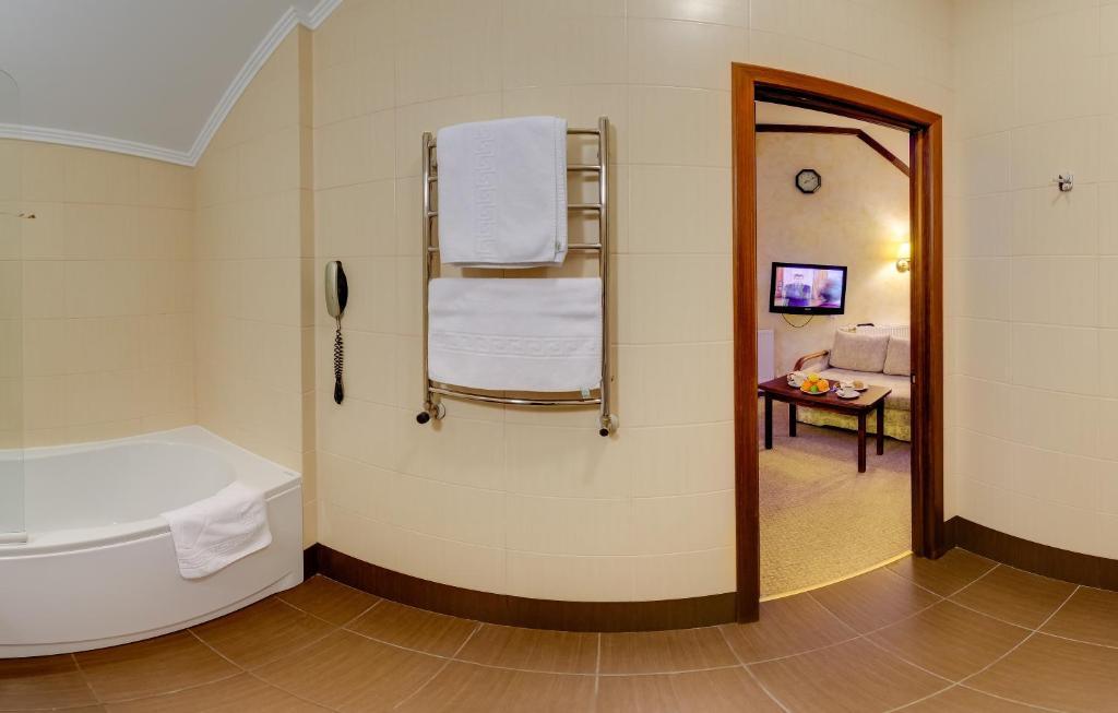 Pid Templem Hotel Ivano-Frankivs'k Bilik gambar
