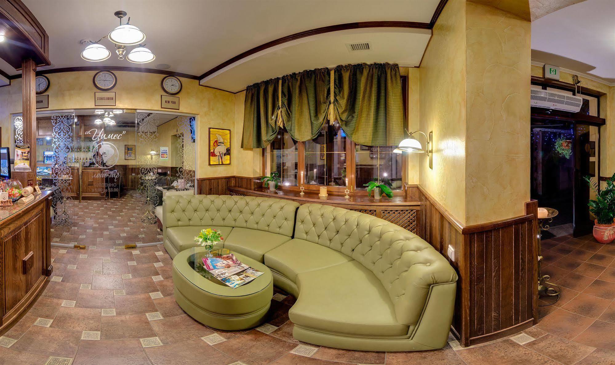 Pid Templem Hotel Ivano-Frankivs'k Luaran gambar