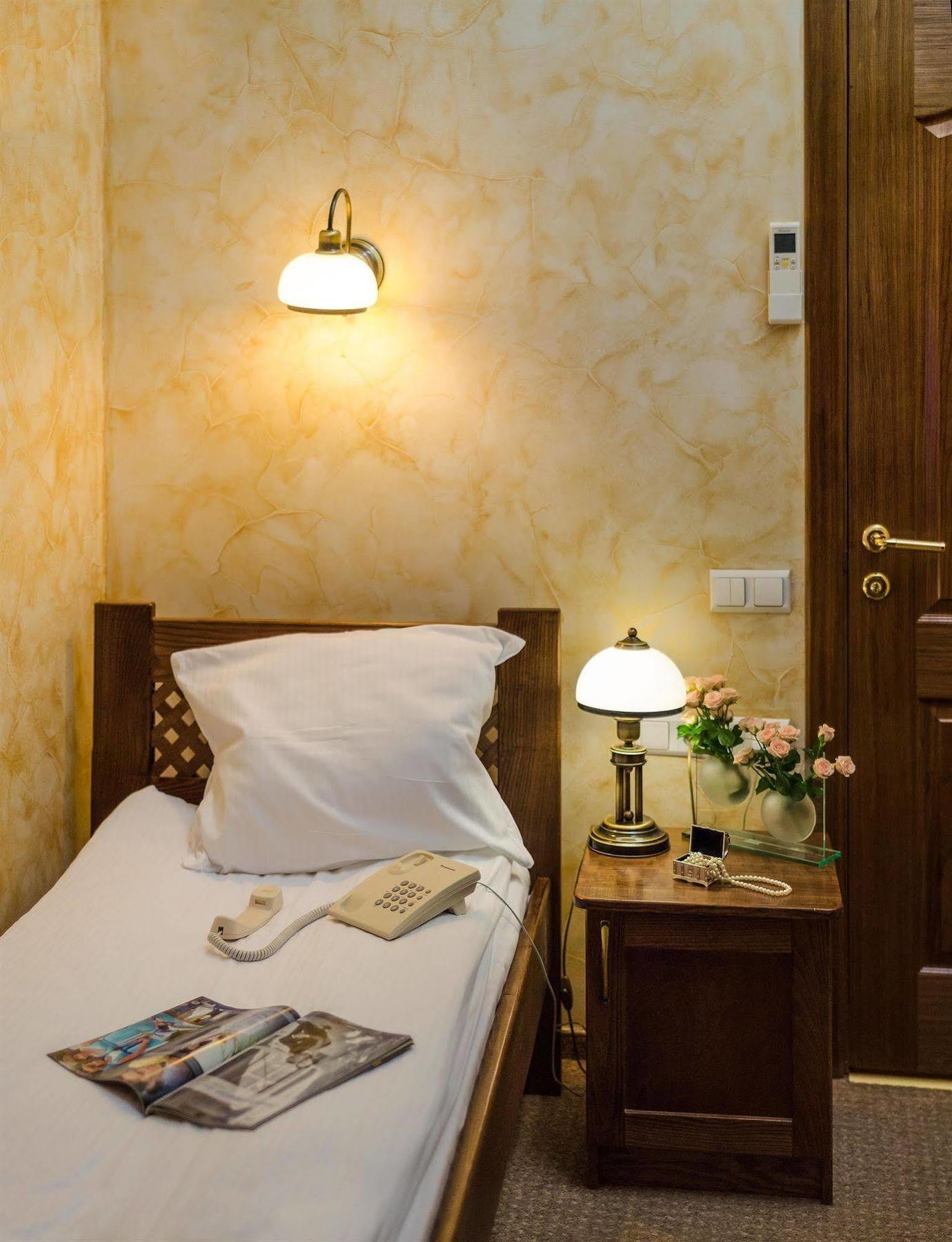 Pid Templem Hotel Ivano-Frankivs'k Luaran gambar