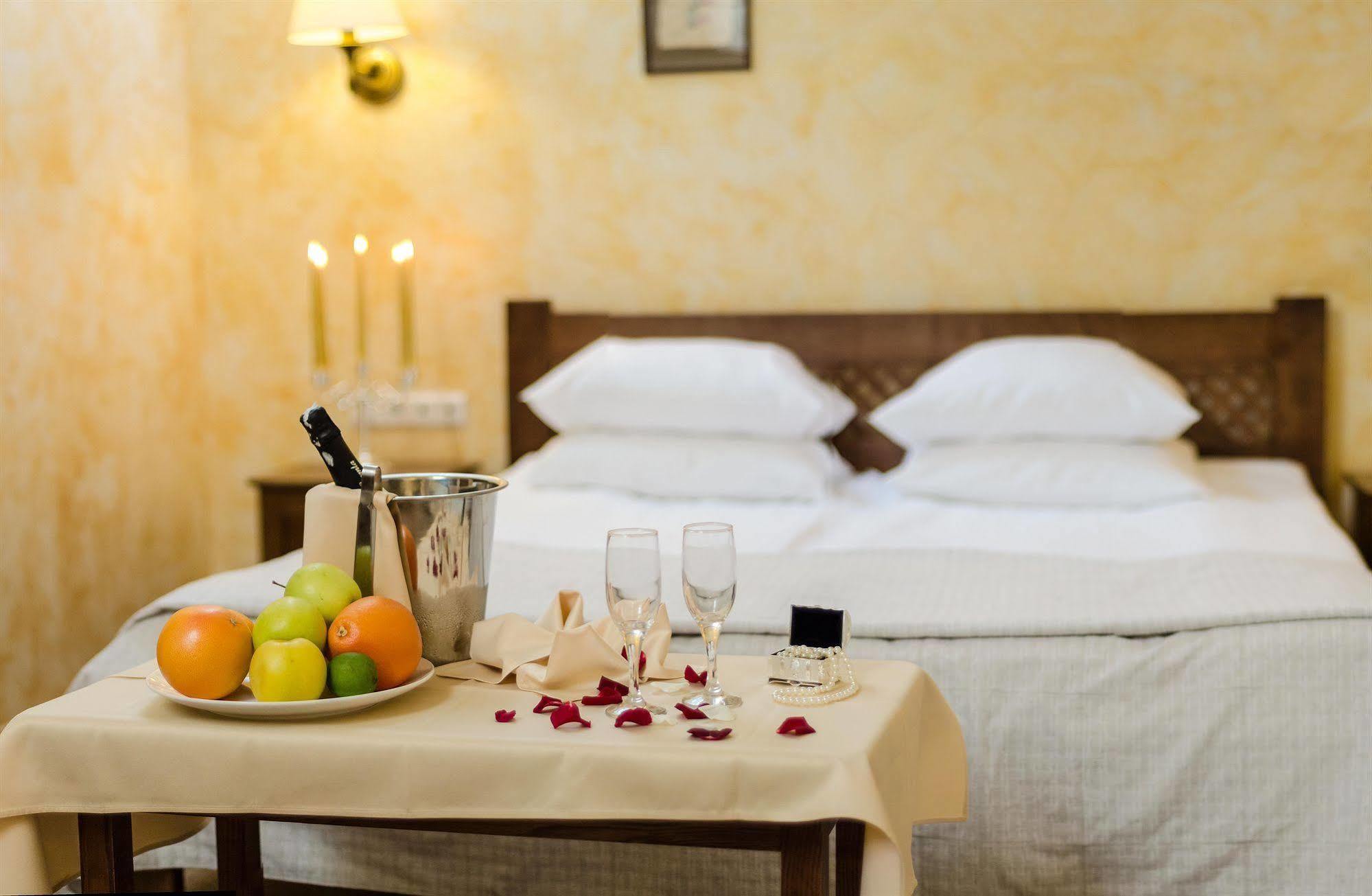 Pid Templem Hotel Ivano-Frankivs'k Luaran gambar