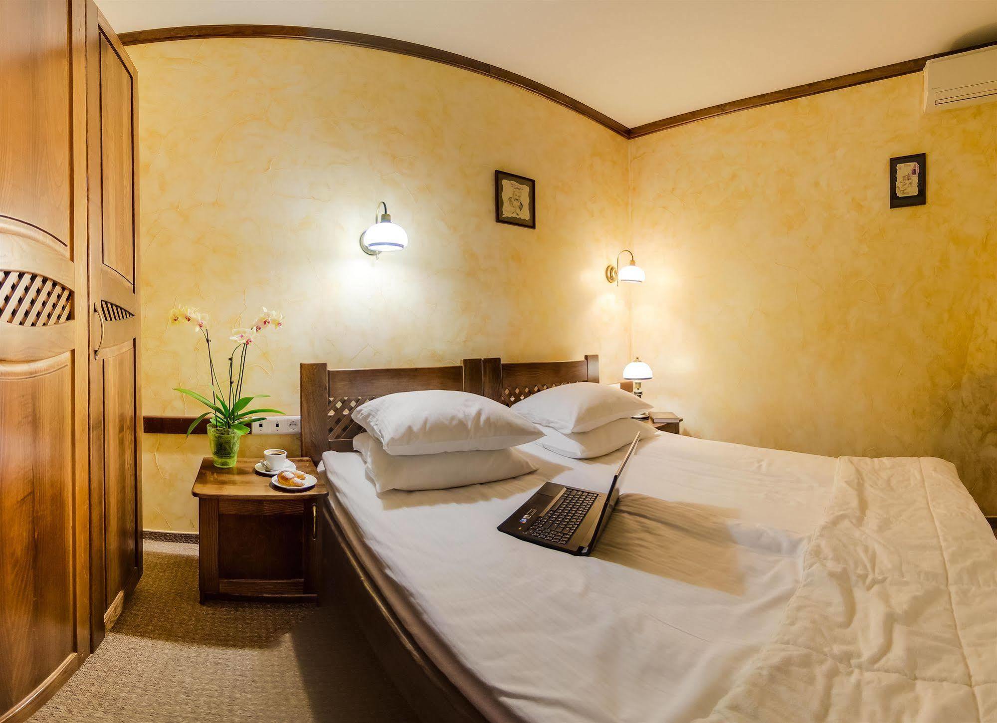 Pid Templem Hotel Ivano-Frankivs'k Luaran gambar