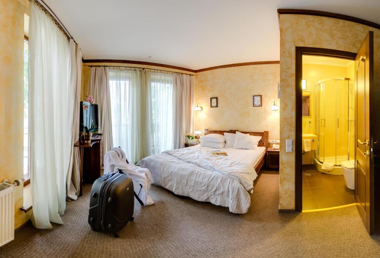 Pid Templem Hotel Ivano-Frankivs'k Luaran gambar